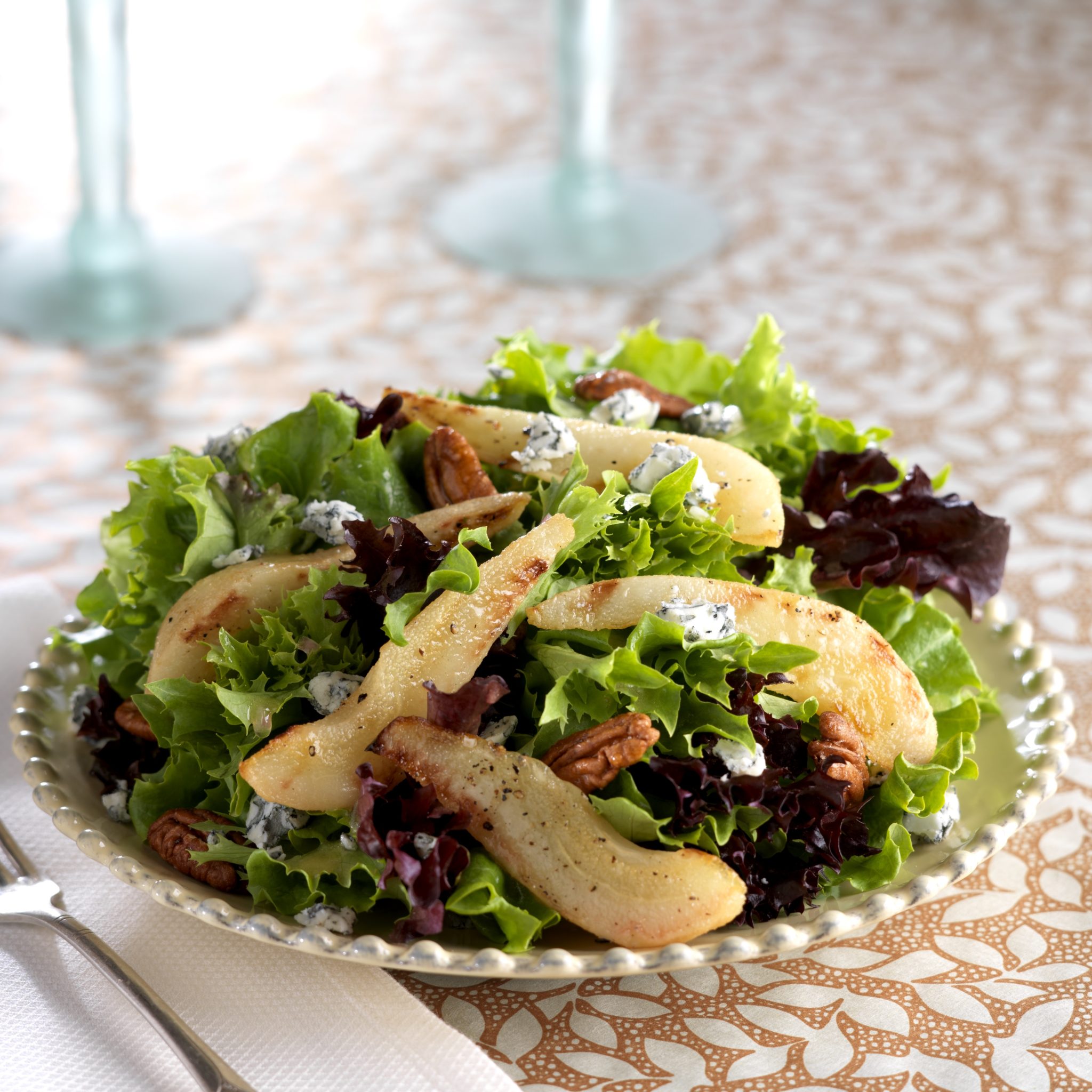 Arcadian Harvest® Classic with Roasted Pears, Bleu Cheese and Candied Pecans - Foodservice by Mann P