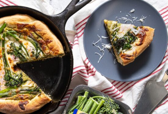 skillet pesto pizza